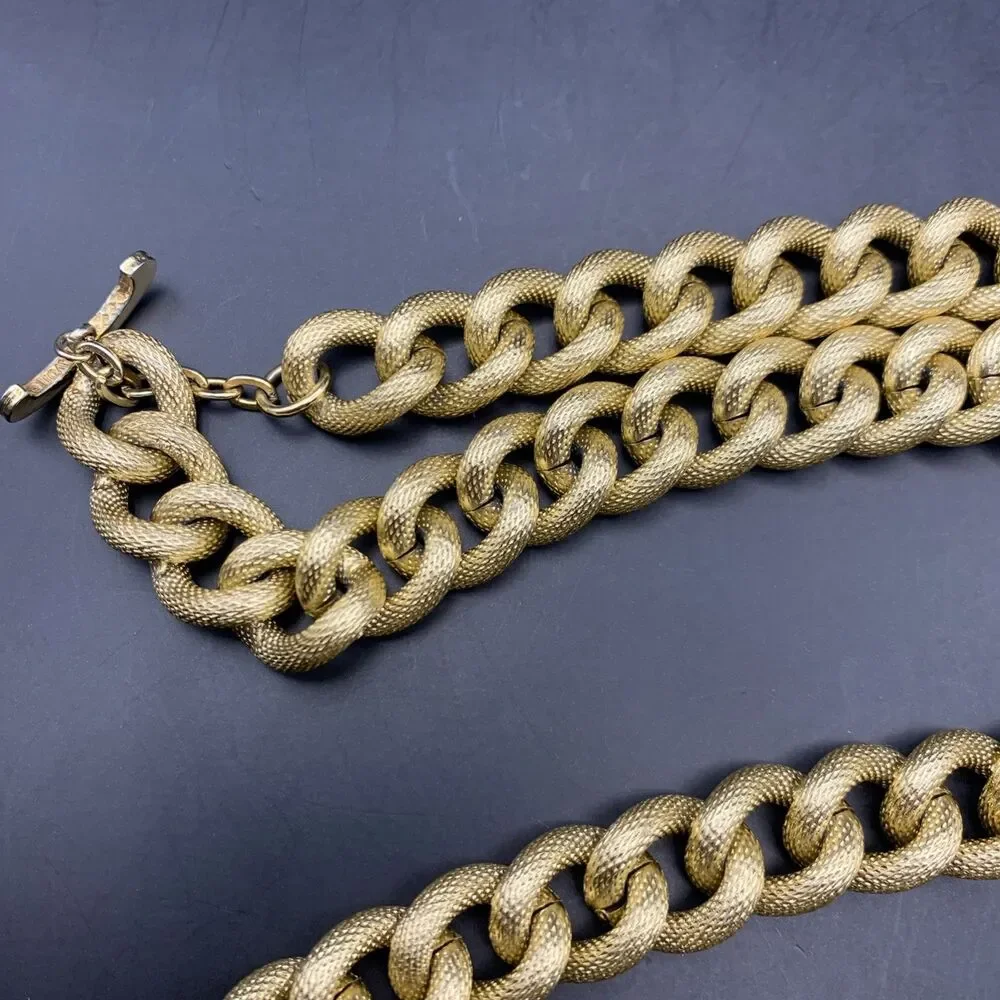 Avon Chunky Thick Curb Link Chain Necklace Gold Tone Textured Classic Vintage
